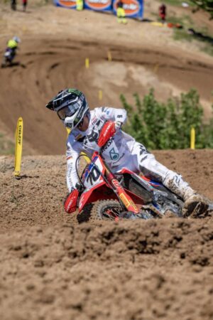 Pilota Honda HRC PETRONAS in azione durante le qualifiche del MXGP di Germania a Teutschenthal