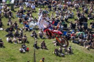Pilota Honda HRC PETRONAS in azione durante le qualifiche del MXGP di Germania