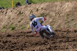 Pilota Honda HRC PETRONAS in azione a Teutschenthal durante le qualifiche del MXGP di Germania