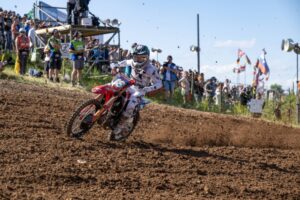 Pilota Honda HRC PETRONAS in pista a Teutschenthal durante le qualifiche del MXGP di Germania