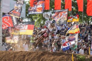 Pilota Honda HRC PETRONAS in azione durante le qualifiche del MXGP di Germania a Teutschenthal