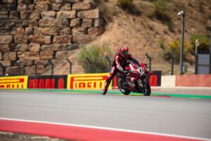 Nicolò Bulega (Ducati) al Motorland Aragón durante il weekend WorldSBK con la scelta della Pirelli SC0