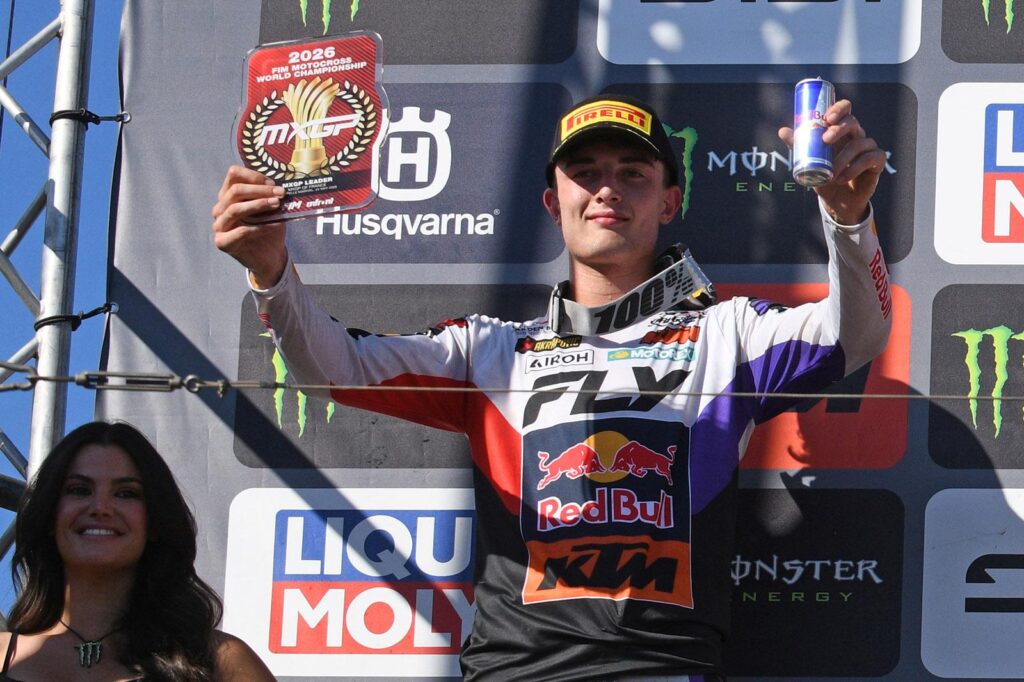 Lucas Coenen sul podio con la KTM del Team De Carli