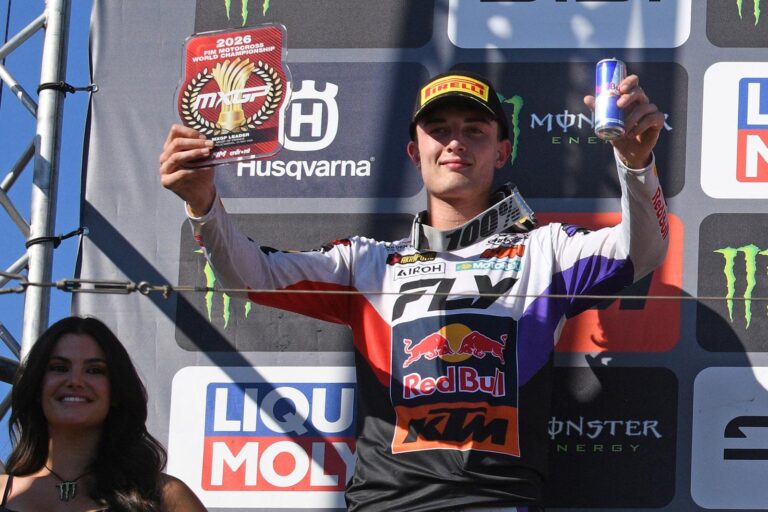 Lucas Coenen sul podio con la KTM del Team De Carli