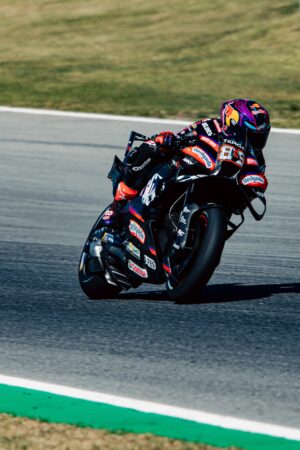aprilia-a-montmelo_5-2.jpg