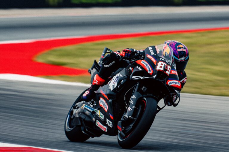 Aprilia in chiaroscuro a Montmeló, Bezzecchi e Fernández in Q2