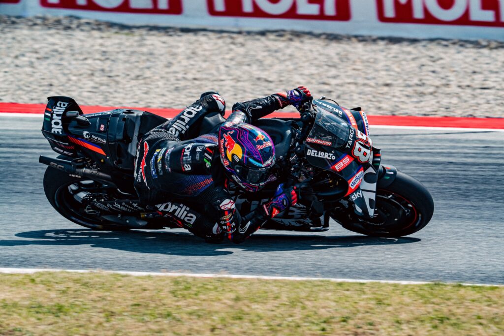 aprilia-racing-montmelo_6.jpg