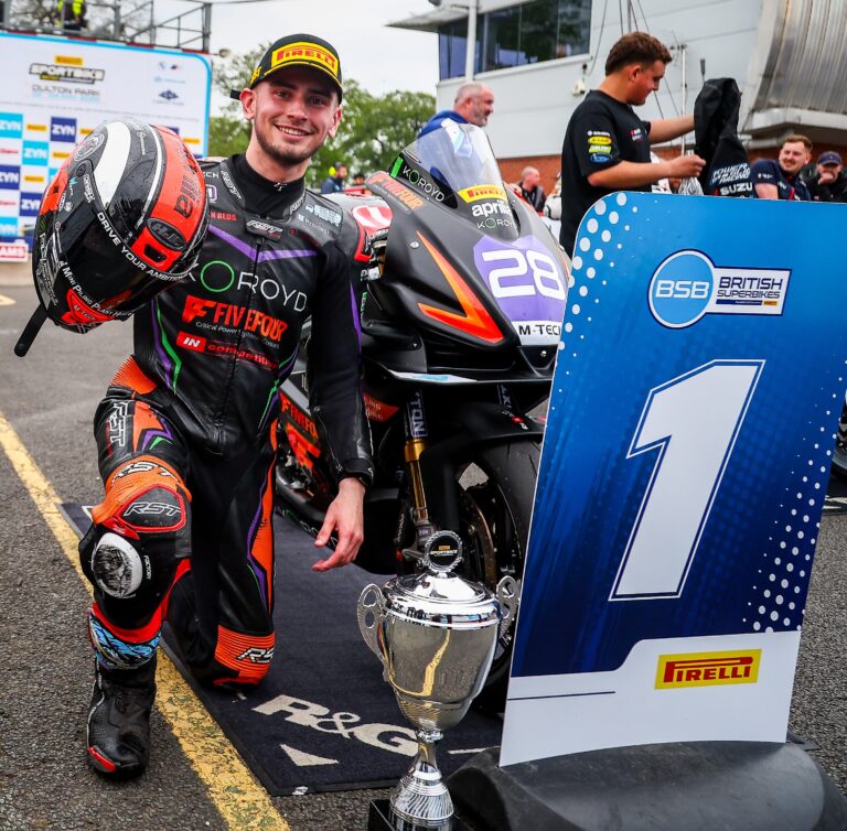 Aprilia RS 660 dominante nel BSB: doppietta di Davidson a Oulton Park