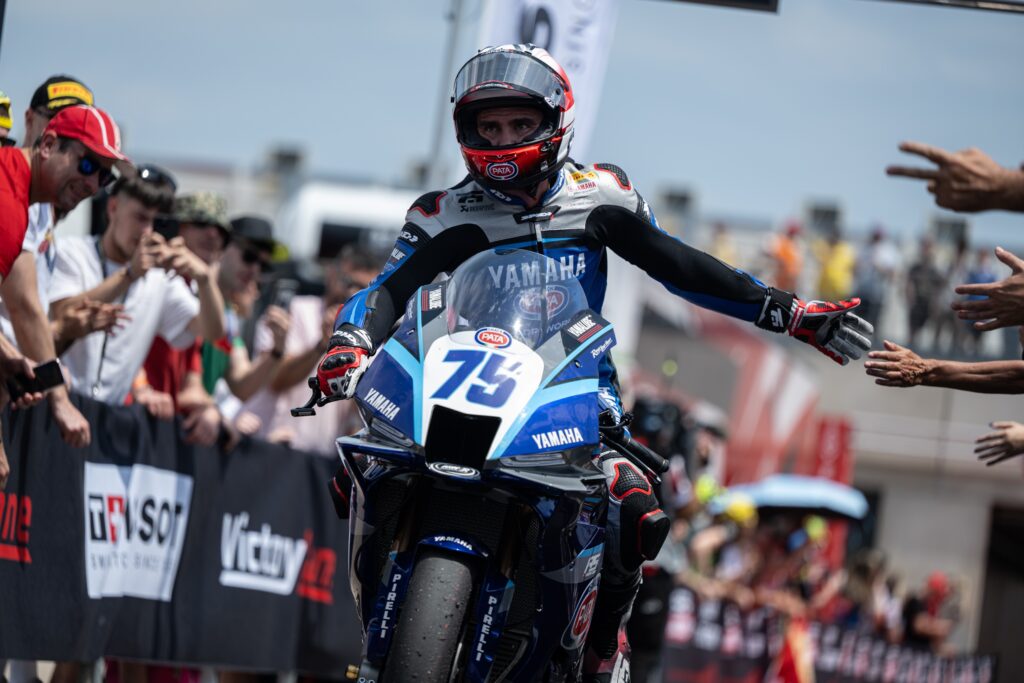 Albert Arenas con la Yamaha del team AS BLU CRU Racing a MotorLand Aragón nel Mondiale Supersport 2026