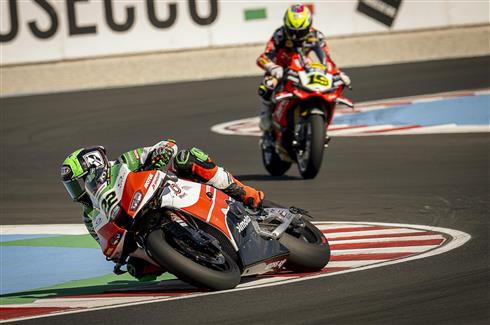 Alex Lowes su Bimota KB4 durante la gara a Balaton Park