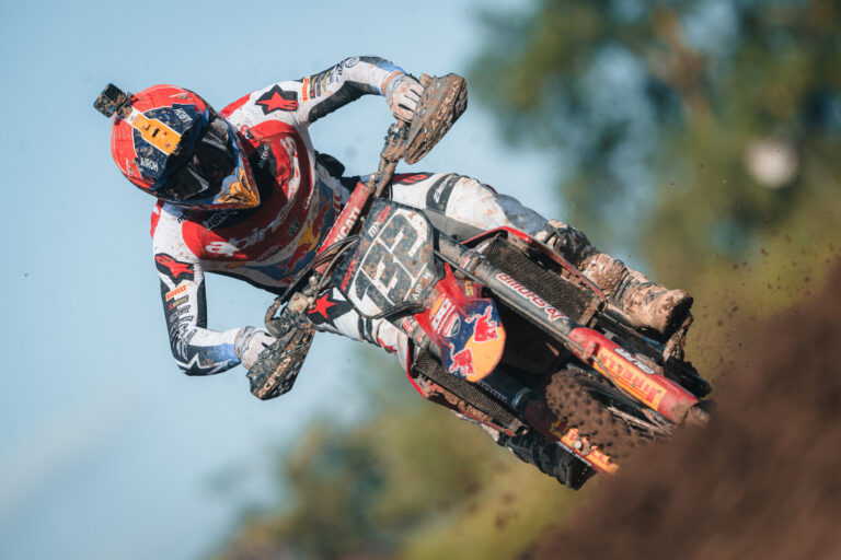 Ducati Desmo450 MXGP a Teutschenthal su fondo fangoso durante le qualifiche