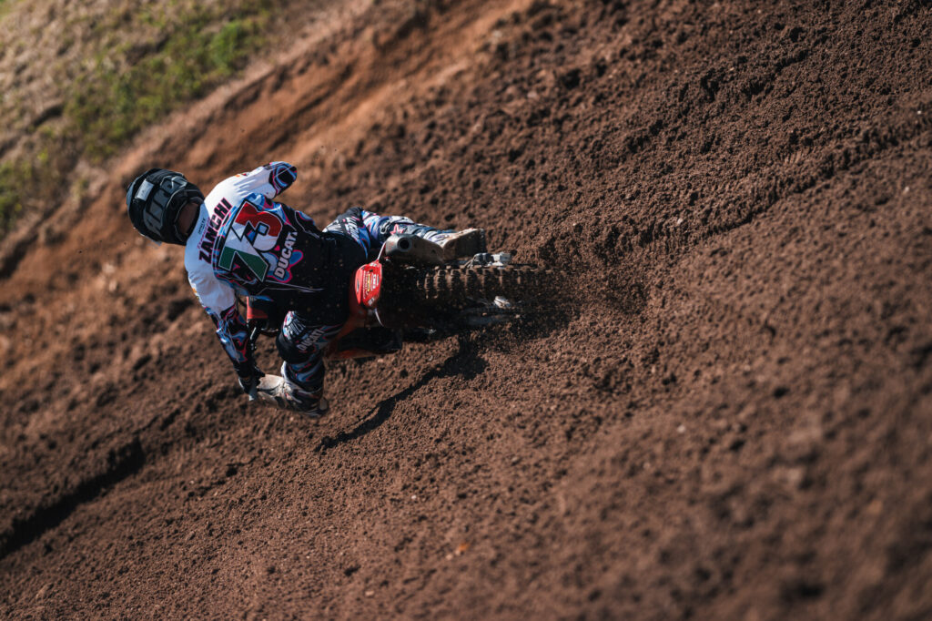 Ferruccio Zanchi su Ducati MX2 in qualifica a Lacapelle-Marival, top 10 ottenuta
