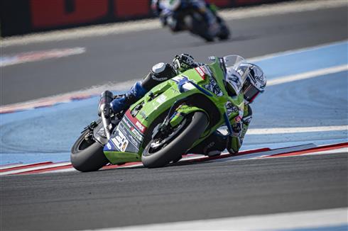 Garrett Gerloff sulla Kawasaki Ninja ZX-10RR al Balaton Park Circuit durante il round WorldSBK