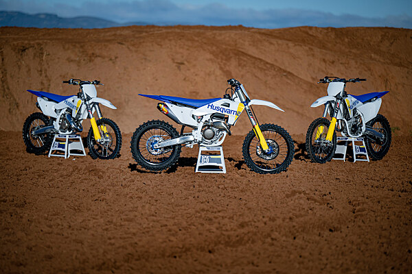 Husqvarna FC 250 della gamma motocross 2027 con telaio bianco e dotazioni racing di serie