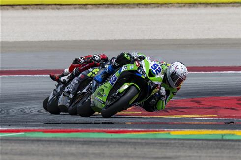 Jeremy Alcoba del Kawasaki WorldSSP Team a Motorland Aragon durante la rimonta in gara 2