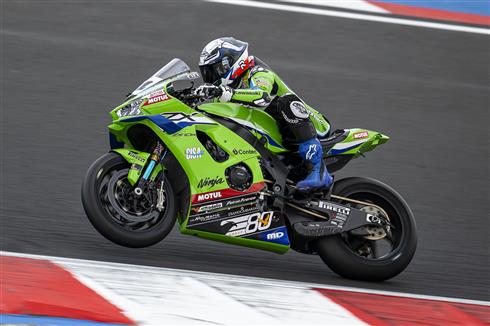 Garrett Gerloff con la Kawasaki Ninja ZX-10RR nelle prove libere di Most
