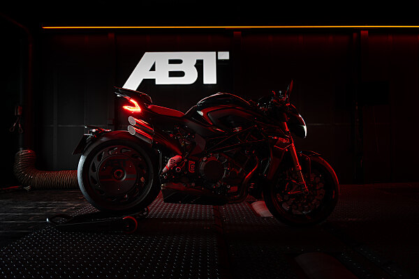 MV Agusta Brutale 1000 ABT hypernaked in serie limitata da 130 esemplari