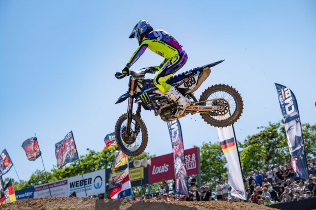 Pilota del Mondiale MXGP in azione sul circuito di Teutschenthal al GP di Germania