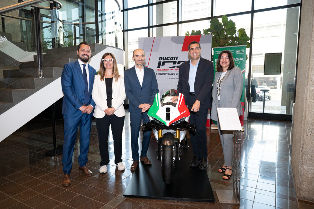 Ducati Panigale V4 Tricolore esposta a Bologna per le celebrazioni dell'80° della Repubblica