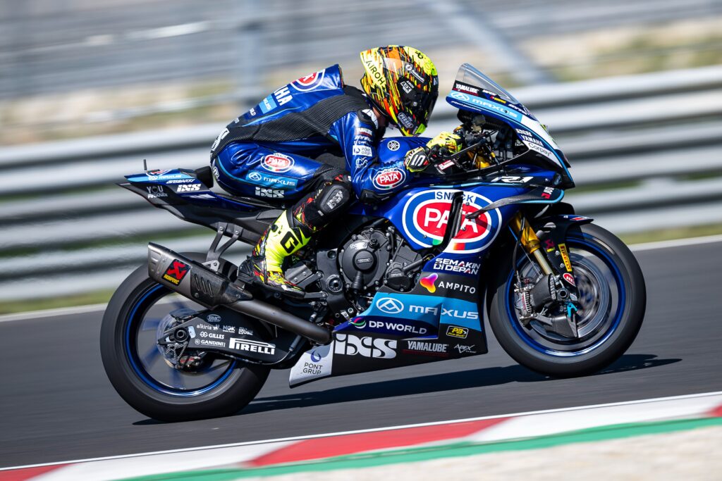 Pata Maxus Yamaha con la Yamaha R1 ufficiale in vista del Round di Most