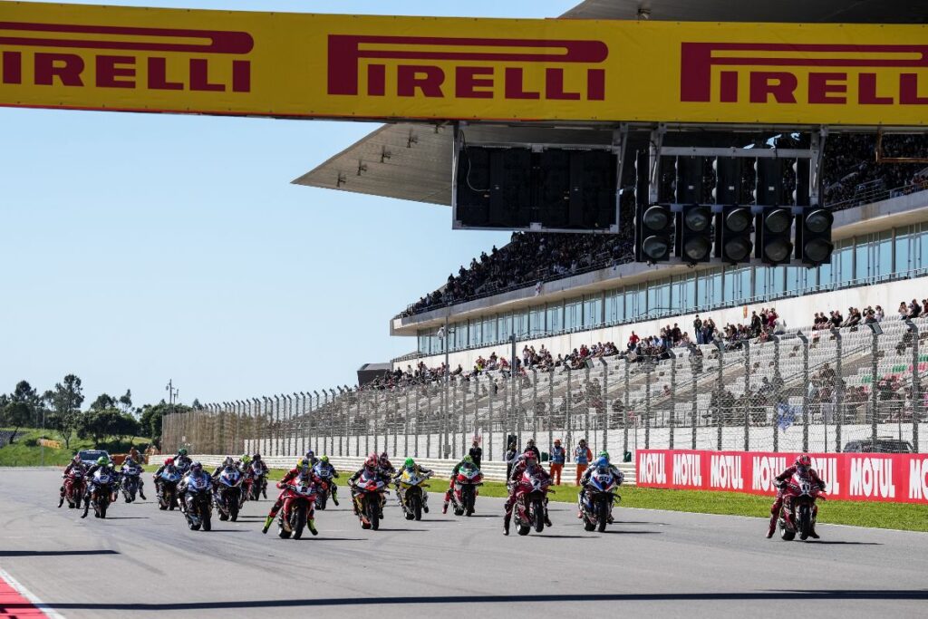 Nuove regole WorldSBK su partenze, pit lane e ripartenze, aggiornamento del regolamento 2026