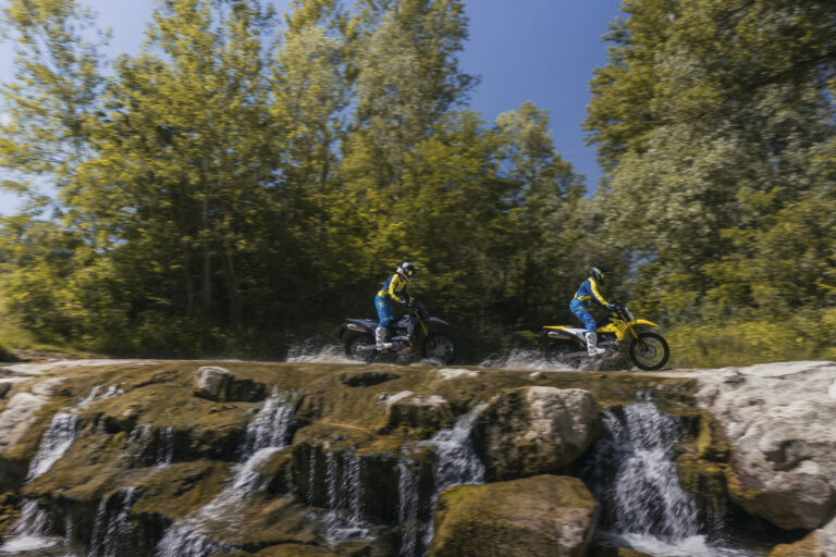 Suzuki DR-Z Off-Road Academy 2026, tornano i corsi nel fango