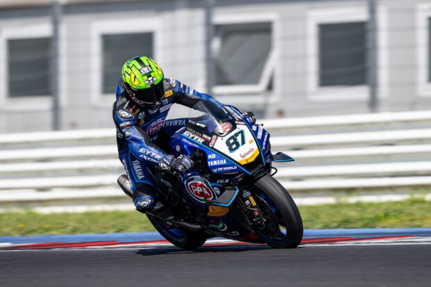Team GYTR GRT Yamaha a Misano durante i test sulla Yamaha R1 con Gardner e Manzi