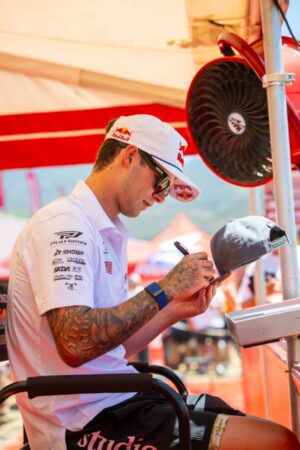Hunter Lawrence con la Honda CRF450RWE a Fox Raceway nell’apertura dell’AMA Pro Motocross