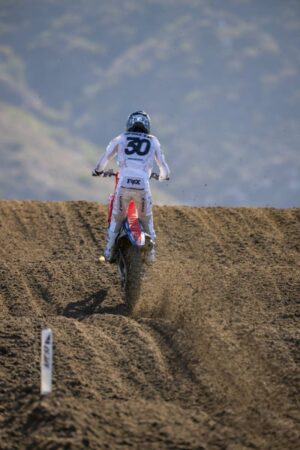 Hunter Lawrence su CRF450RWE a Fox Raceway dopo la doppietta nella 450MX