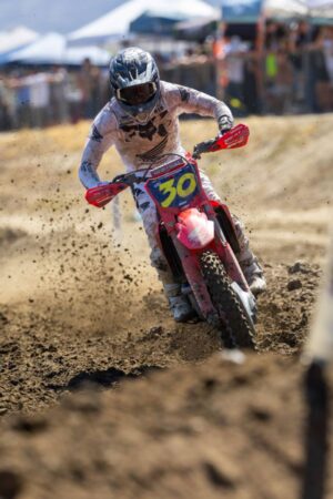 Hunter Lawrence in sella alla Honda CRF450RWE a Fox Raceway durante l’apertura AMA Pro Motocross