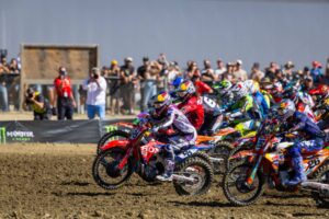 Hunter Lawrence con la CRF450RWE a Fox Raceway dopo la doppietta nella 450MX