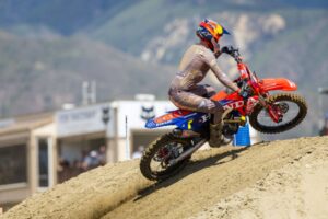 Hunter Lawrence in sella alla CRF450RWE a Fox Raceway dopo la doppietta nella 450MX