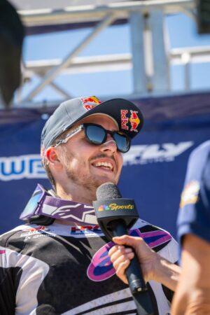Hunter Lawrence in azione con la CRF450RWE a Fox Raceway durante l'apertura AMA Pro Motocross
