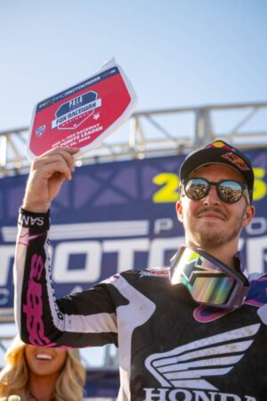 Hunter Lawrence con CRF450RWE a Fox Raceway dopo la doppietta nell'apertura AMA Pro Motocross