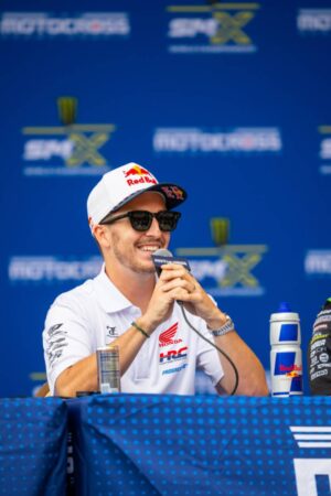 Hunter Lawrence sulla CRF450RWE dopo la doppietta all'apertura AMA Pro Motocross a Fox Raceway