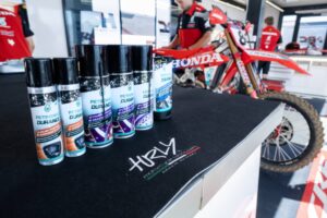 Componenti del team Honda HRC PETRONAS durante il weekend MXGP di Kegums