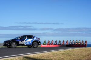 Safety Car elettrica Subaru per il WorldSBK nel contesto del paddock