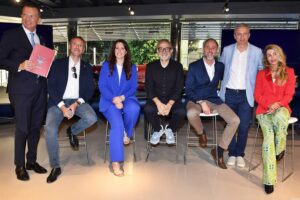Massimo Bottura al Tridente Talks del Motor Valley Fest sul legame tra territorio, ospitalità e Maserati