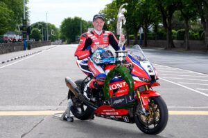 Dean Harrison su Honda CBR1000RR con pneumatici Metzeler RACETEC RR Slick al Senior TT 2026