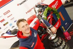 Dean Harrison al Senior TT 2026 con Honda CBR1000RR e pneumatici Metzeler