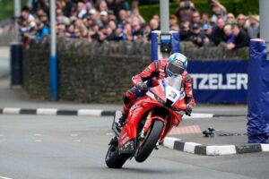 Dean Harrison al Senior TT 2026 con la Honda CBR1000RR equipaggiata Metzeler RACETEC RR Slick