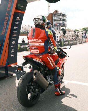 Honda CBR1000RR equipaggiata con pneumatici Metzeler RACETEC RR Slick al Senior TT 2026