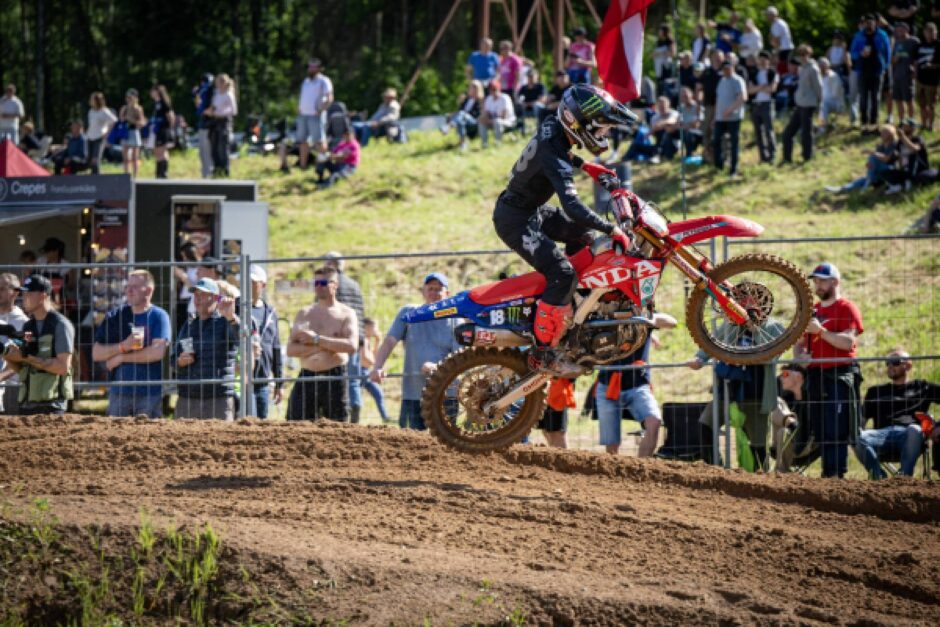 Piloti e moto del team Honda HRC PETRONAS al MXGP Lettonia di Kegums