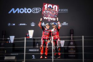 Márquez e Bagnaia festeggiano il successo del Ducati Lenovo Team al Balaton Park
