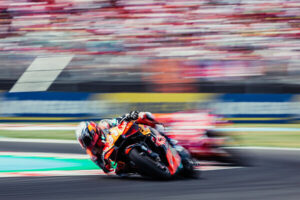 Pedro Acosta con la Red Bull KTM RC16 al MotoGP Ungheria a Balaton Park