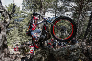 Pilota del Mondiale Trial in azione durante il TrialGP di Andorra
