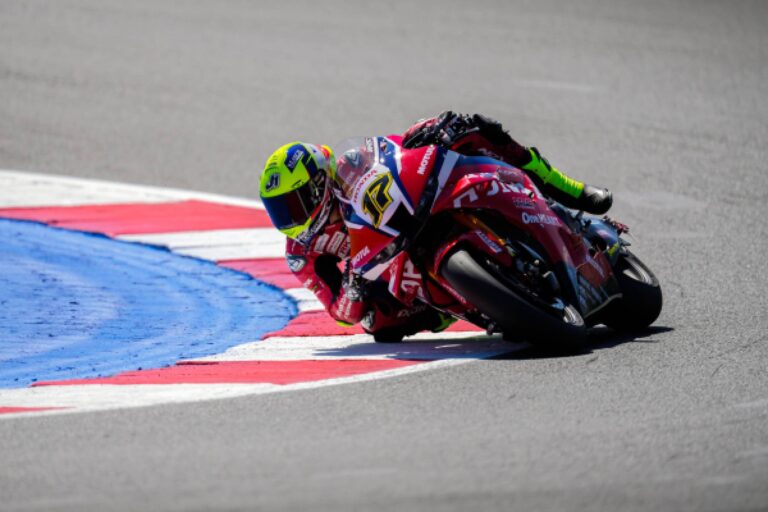 WorldSBK Misano, Chantra e Vickers lavorano in vista della gara