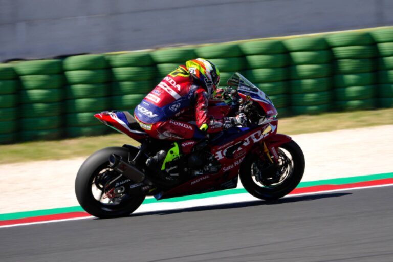 WorldSBK Misano, Chantra a punti mentre Vickers finisce a terra