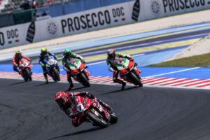 Nicolo Bulega su Ducati al WorldSBK Misano, leader con tripletta e record del tracciato