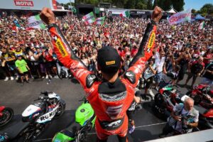 Nicolo Bulega con la Ducati Aruba.it Racing a Misano dopo la tripletta del round Emilia-Romagna